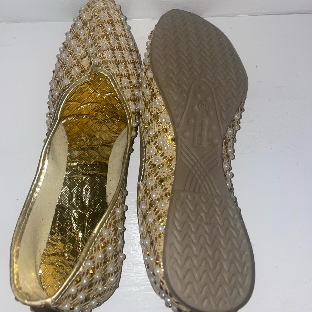 PEARL EMBELLISHED JUTTI